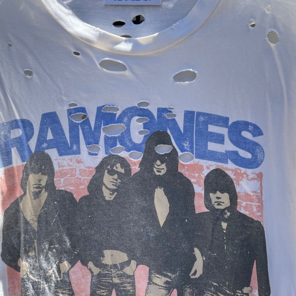 Daydreamer Ramones Distressed Tee - Picture 5 of 9